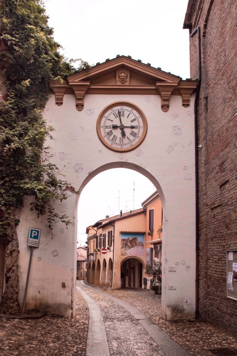 DOZZA cosa vedere nel dei murales