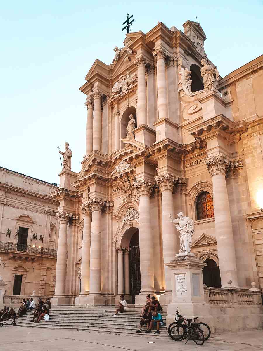 piazza-duomo-ortigia